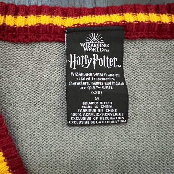 Harry Potter Gryffindor Cardigan Sweater in Gray, Maroon & Gold - M - Picture 2 of 6